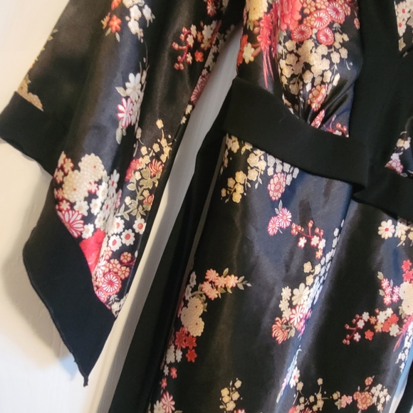 Pretty Moa Moa floral blouse - Picture 2 of 12